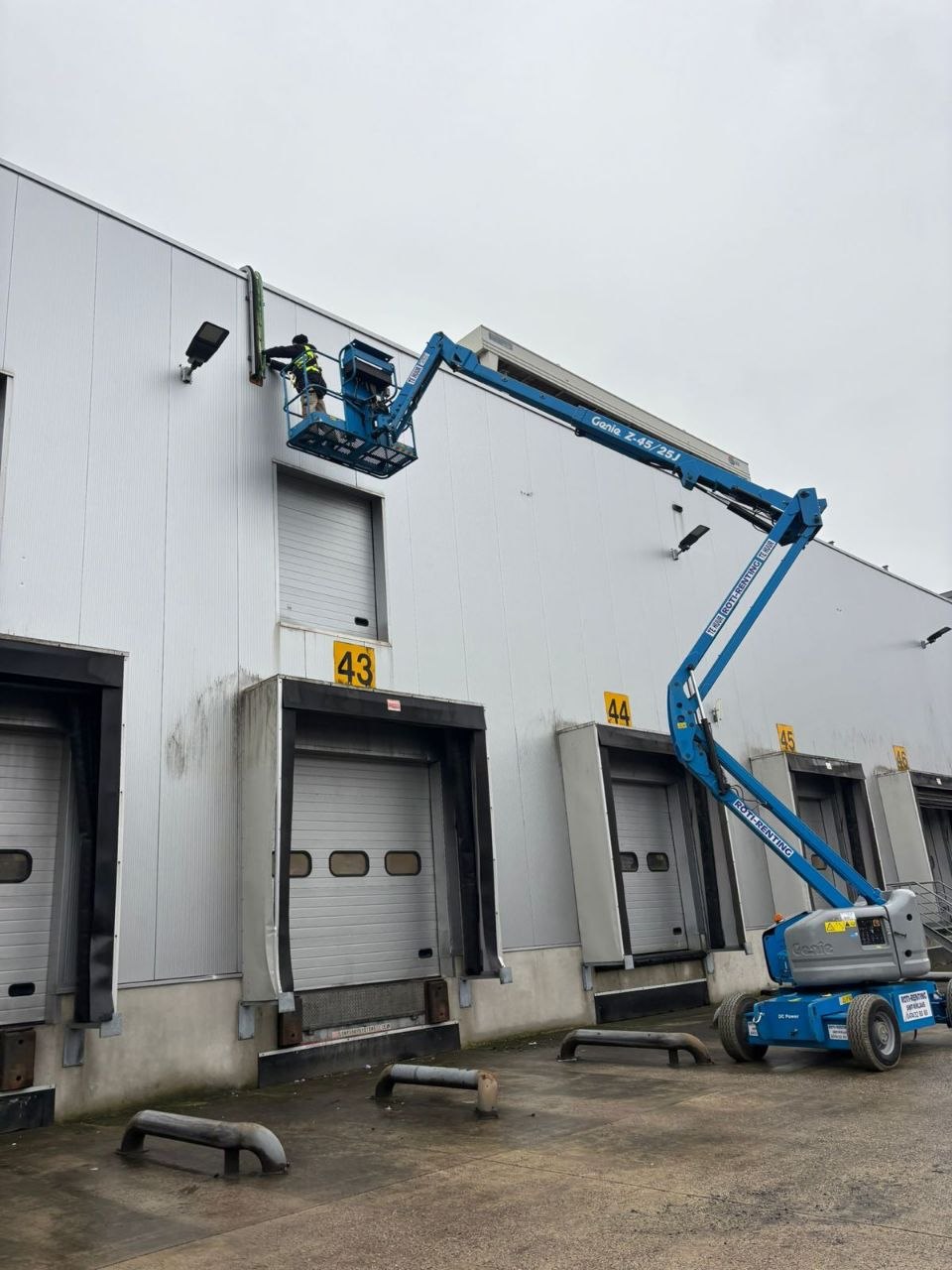 Werken op hoogte: wanneer de techniek van de klant is, maar de discipline van ons