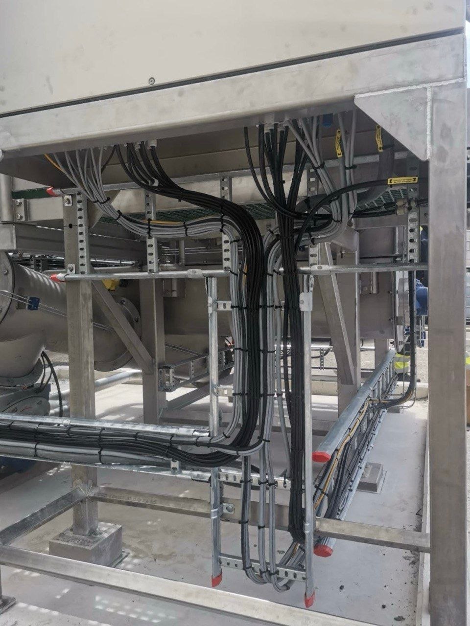 Waarom een nette kabelvoering belangrijk is bij industriële elektrische installaties